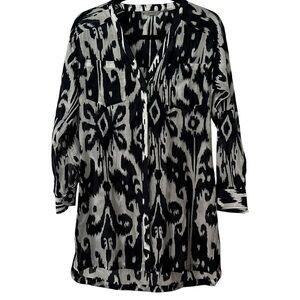 Athleta Navy and White Patterned Blouse